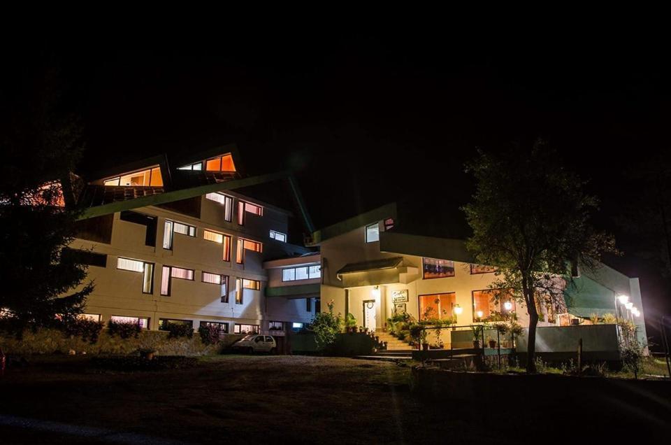 Randunica Hotel Văliug Eksteriør billede