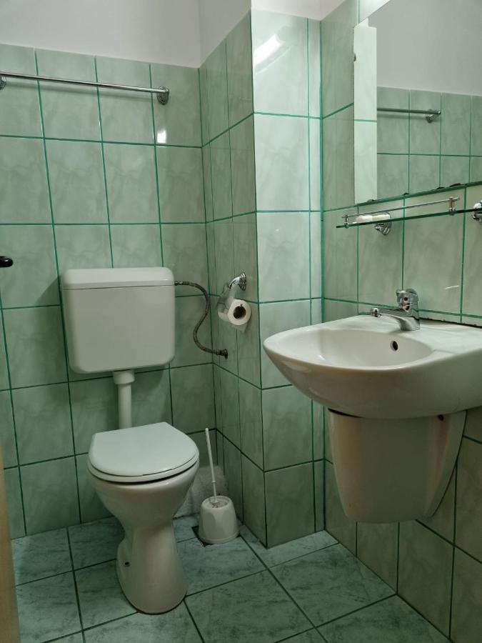 Randunica Hotel Văliug Eksteriør billede